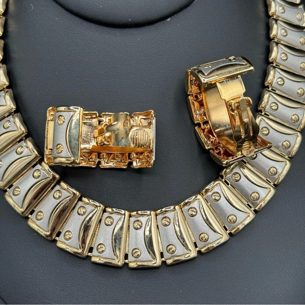 Striking Chunky Silver and Gold Tone Modern Collar Necklace and Earring Set - Picture 4 of 12